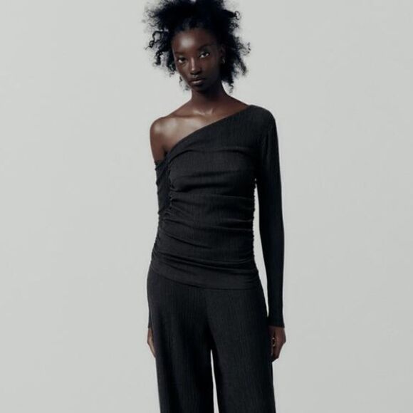 ZARA TEXTURED ASYMMETRIC TOP - Picture 2 of 10